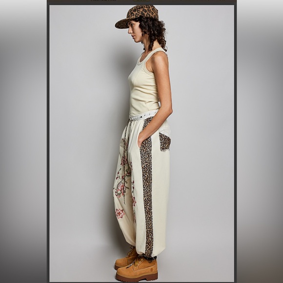 POL. Floral Embroidered Patchwork Pants - Picture 5 of 7